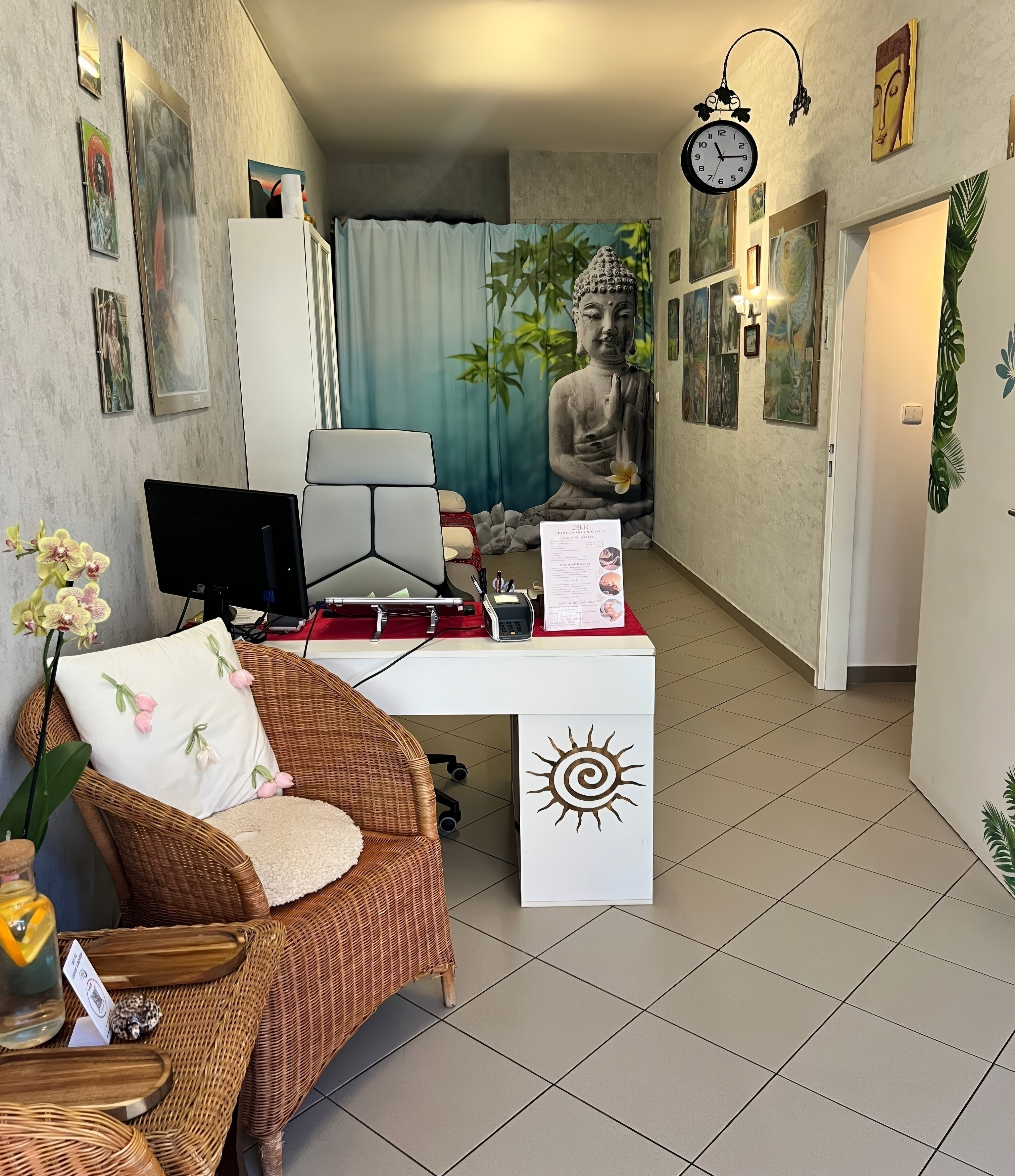 Recepce salonu s orientální výzdobou